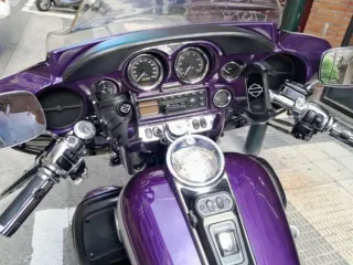Harley Davidson Electra Glide Custom Morada
