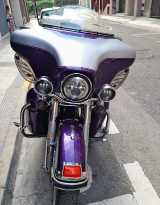 Harley Davidson Electra Glide Custom Morada