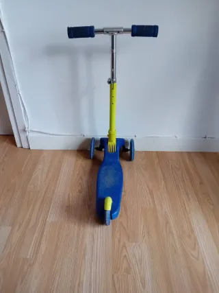 Patinete 3 ruedas azul y amarillo