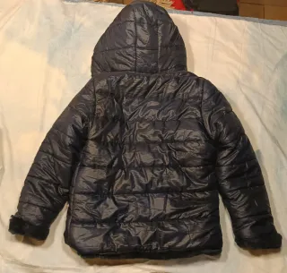 Abrigo acolchado con capucha para niño