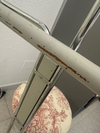 URGE Galán de noche vintage cromado con asiento