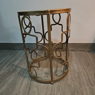 Mesita auxiliar diseño metal y piedra