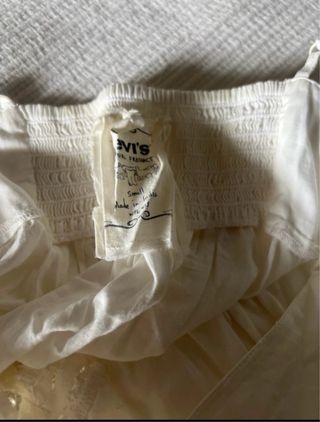Top Levi's blanco