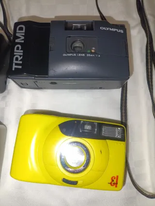 Lote 8 Fotocamere Vintage: Canon, Konica, Minolta...