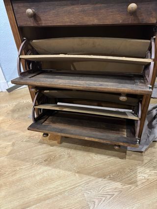 Zapatero de madera rústico