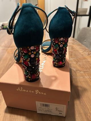 Zapatos Alma en Pena tacón pedrería