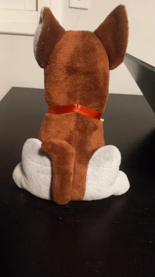 Peluche perro marrón y gris con collar