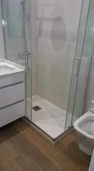 Trabajo de albañilería alicatados y solado