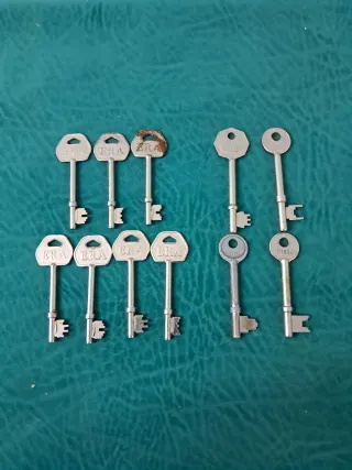 Lote de llaves ERA y otras