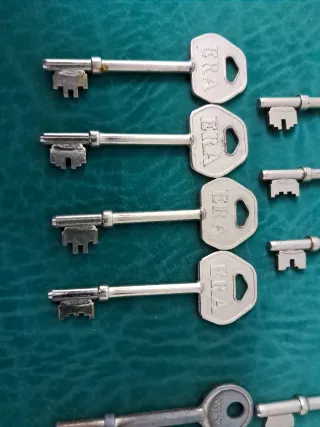 Lote de llaves ERA y otras