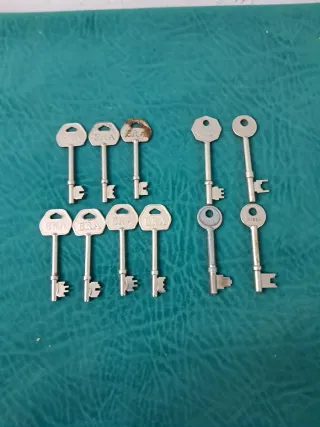 Lote de llaves ERA y otras