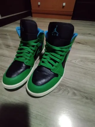 Nike Jordan 1 Mid Verde y Azul