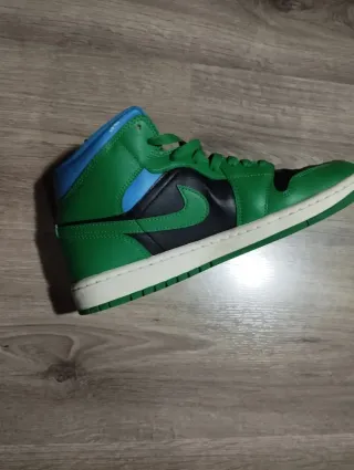 Nike Jordan 1 Mid Verde y Azul