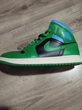 Nike Jordan 1 Mid Verde y Azul