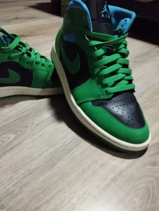 Nike Jordan 1 Mid Verde y Azul