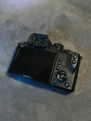 Samsung NX11 Mirrorless