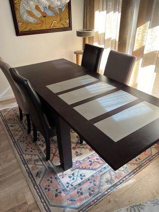 Mesa de comedor y sillas