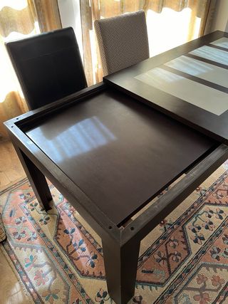 Mesa de comedor y sillas