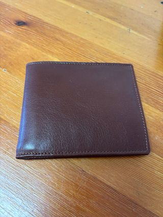 Cartera de piel marrón nueva