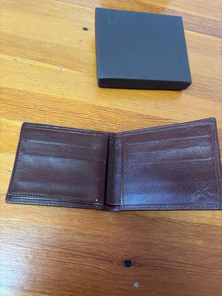 Cartera de piel marrón nueva