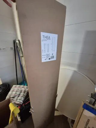 Columna de baño de madera THEA con 3 estantes.