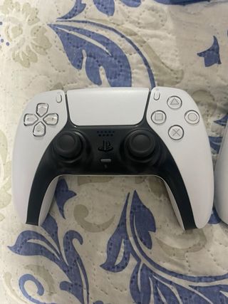 PlayStation 5 1TB + 2 Mandos