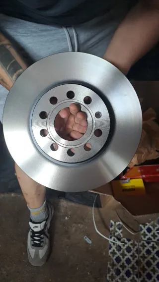 Se reparan coches y mantenimiento a buen precio