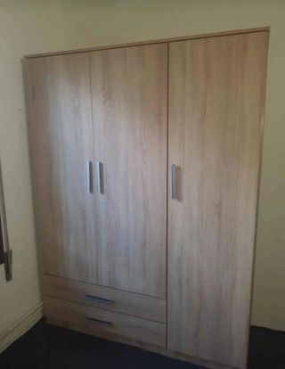 Armario con 3 puertas y 2 Cajones nuevo Cambrian