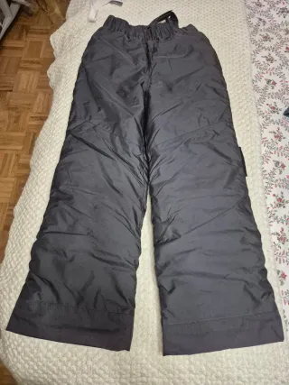 Pantalón de esquí sin estrenar. Talla 10 años