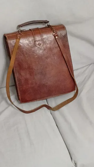 Bolso mediano de cuero