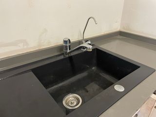 Fregadero de resina negro un seno con escurridor