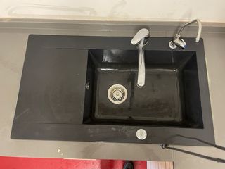 Fregadero de resina negro un seno con escurridor