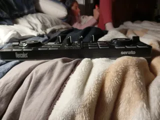 Mesa DJ Hercules Portátil con Cable