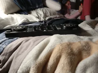 Mesa DJ Hercules Portátil con Cable