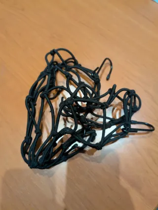 Red de casco moto negra