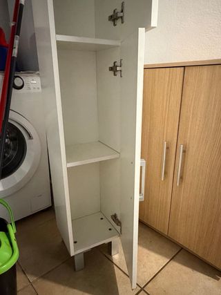 Armario estrecho blanco