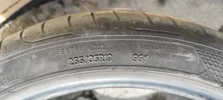 Neumático 255/35 R19