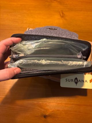 Cartera Surkana Piel Negra y Beige