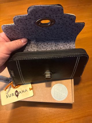 Cartera Surkana Piel Negra y Beige
