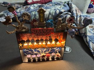 Expositor Stranger Things 3D Kinder Joy