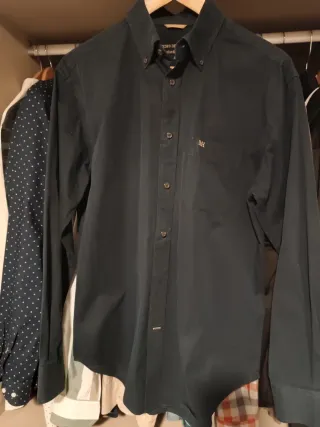 Camisa azul oscuro hombre