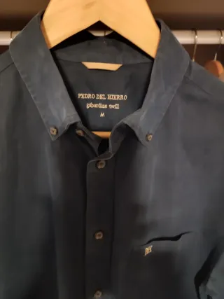 Camisa azul oscuro hombre