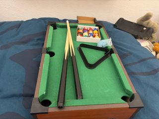 Mini mesa de billar con accesorios