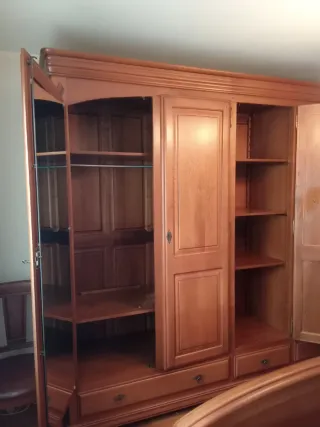 Armario madera maciza gallega de castaño.