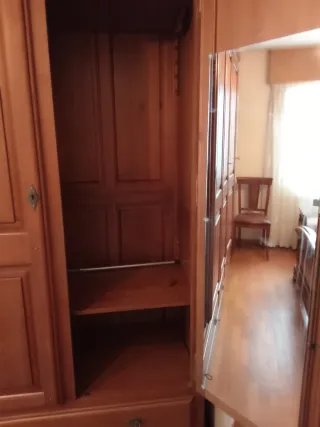 Armario madera maciza gallega de castaño.