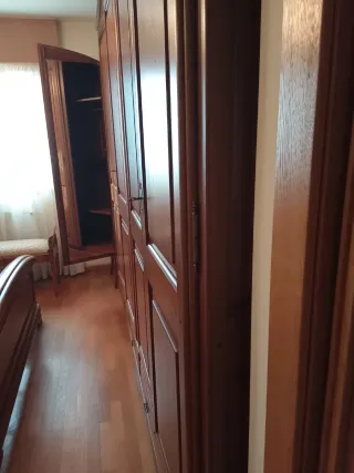 Armario madera maciza gallega de castaño.