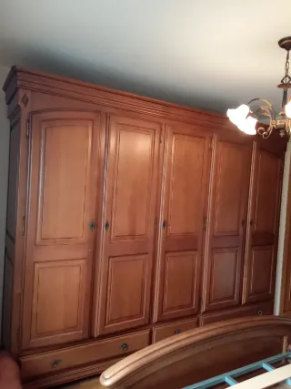Armario madera maciza gallega de castaño.