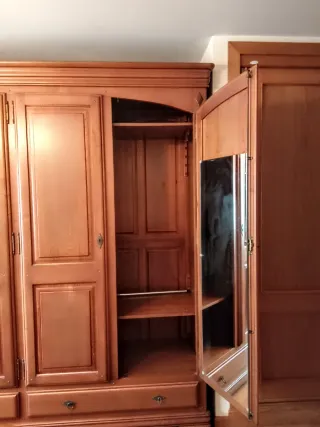 Armario madera maciza gallega de castaño.