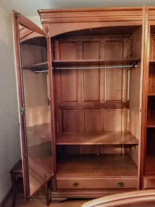 Armario madera maciza gallega de castaño.