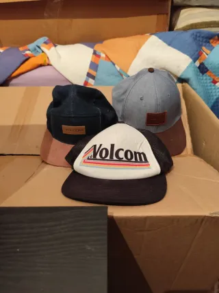 Lote 3 Gorras Volcom y element